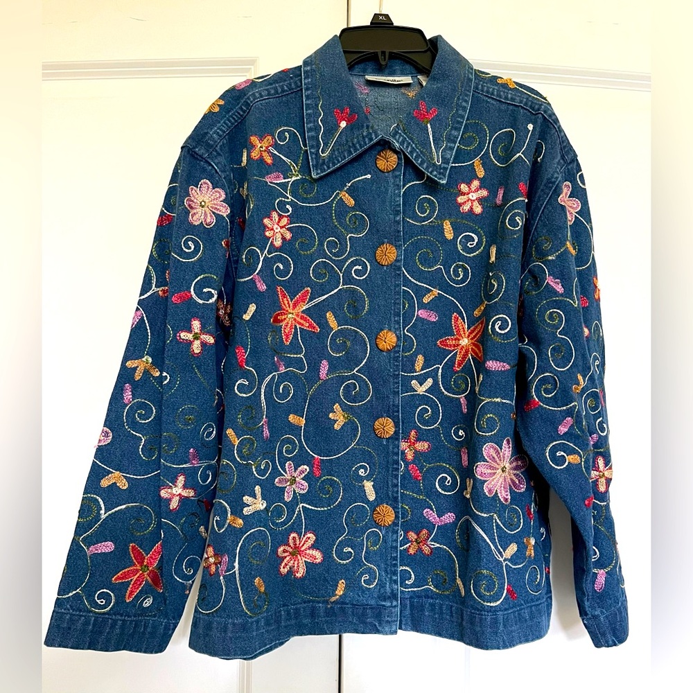 Embroidered flower denim jacket